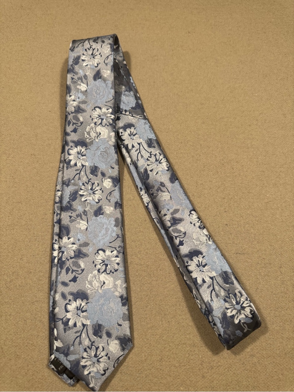 BespokeFit Silver and Light Blue Floral Men's Tie